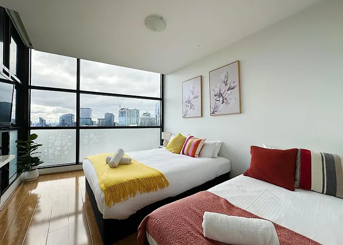 Spacious Family-Sized 2Br Apt Near Crown Casino + Carpark On Site Melburne