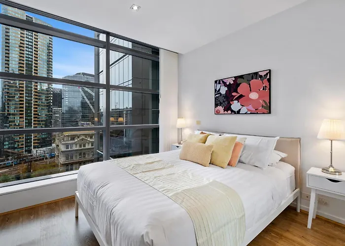 Central 2-Bed Apartment With Parking, Pool And Gym Melbourne