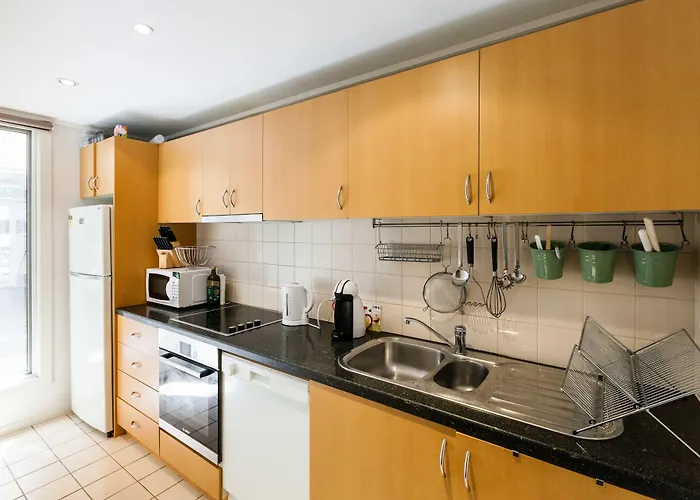 Naomi, 2Bdr South Melbourne Apartment