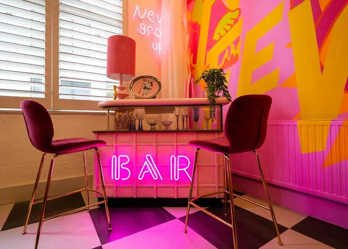 Fun And Cheeky 70S Styled City Apartment Melburne admite animales