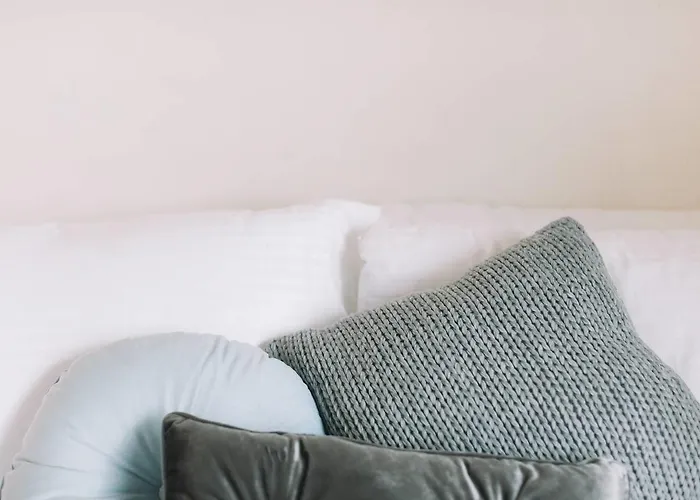 Chic Designer Home For Four With Parking Melbourne