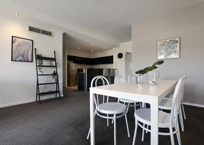 Extra Large 2 Bedroom Apartment In Melbournes Southbank